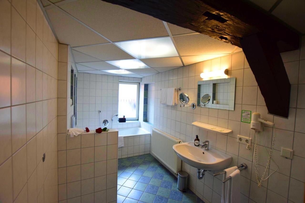 Landhotel Restaurant Deutsche Eiche Grebenstein Exteriör bild
