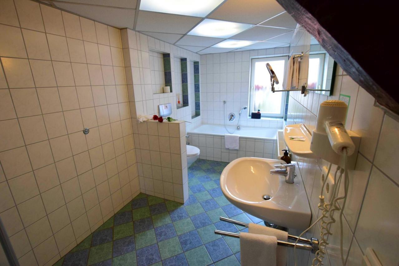 Landhotel Restaurant Deutsche Eiche Grebenstein Exteriör bild